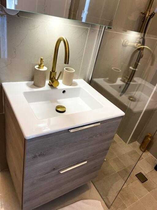 Apartamento Romantique Jacuzzi, Au Chateau A 30 Min De Paris Limay Exterior foto
