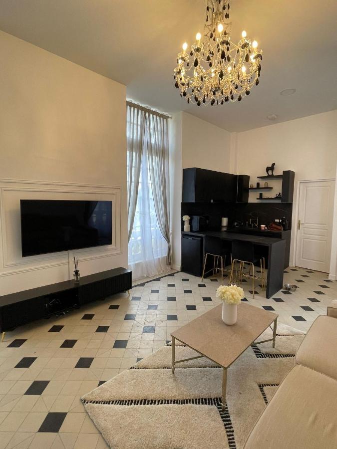 Apartamento Romantique Jacuzzi, Au Chateau A 30 Min De Paris Limay Exterior foto